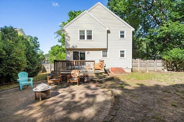 22 Canterbury St, Billerica, MA 01821