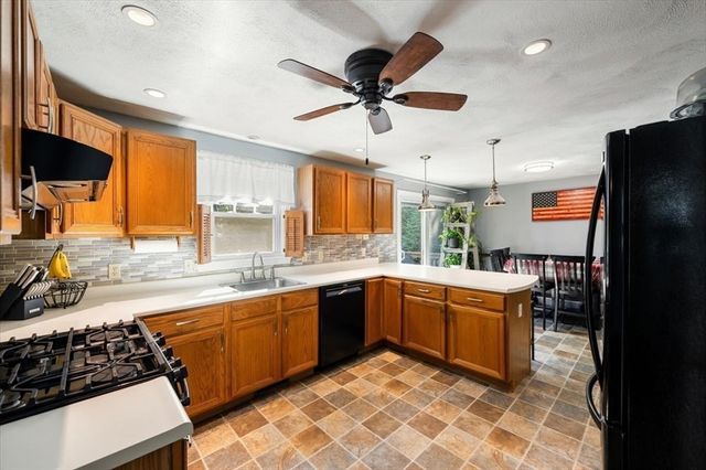 22 Canterbury St, Billerica, MA 01821