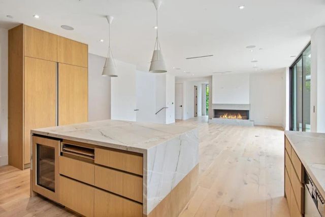 1030 Centinela, Santa Monica, CA 90403