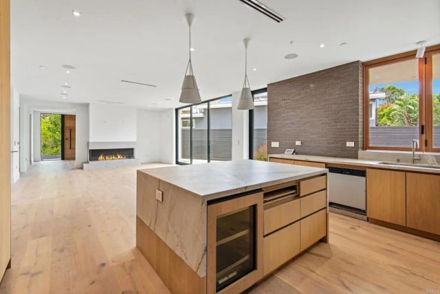 1030 Centinela, Santa Monica, CA 90403