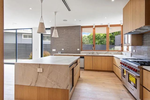 1030 Centinela, Santa Monica, CA 90403