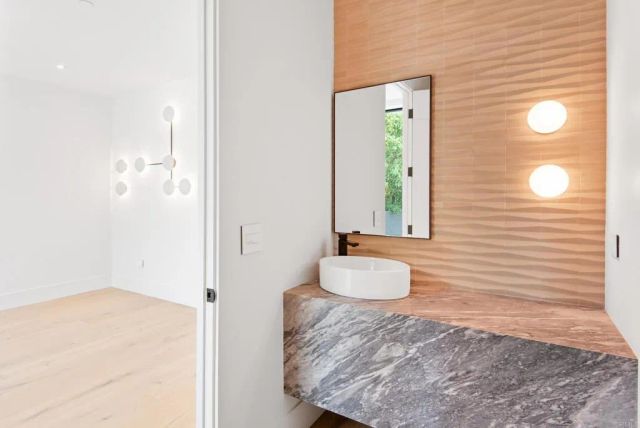 1030 Centinela, Santa Monica, CA 90403