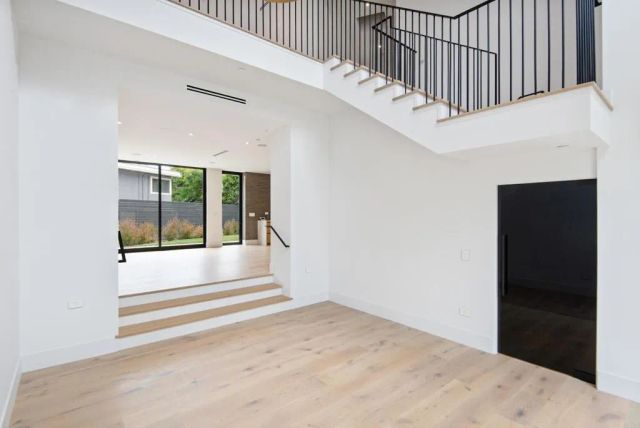 1030 Centinela, Santa Monica, CA 90403