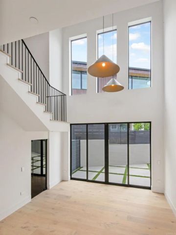 1030 Centinela, Santa Monica, CA 90403