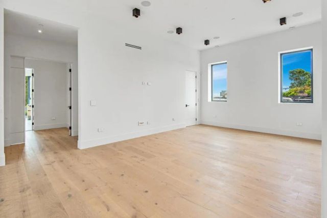 1030 Centinela, Santa Monica, CA 90403