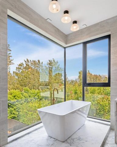 1030 Centinela, Santa Monica, CA 90403