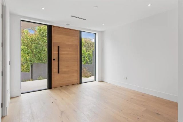 1030 Centinela, Santa Monica, CA 90403