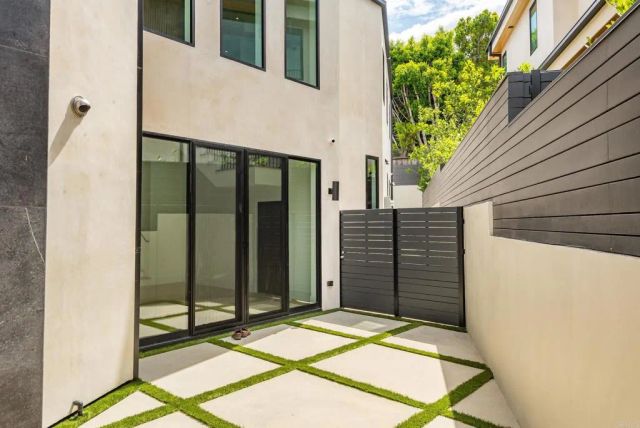 1030 Centinela, Santa Monica, CA 90403
