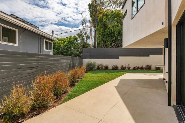 1030 Centinela, Santa Monica, CA 90403