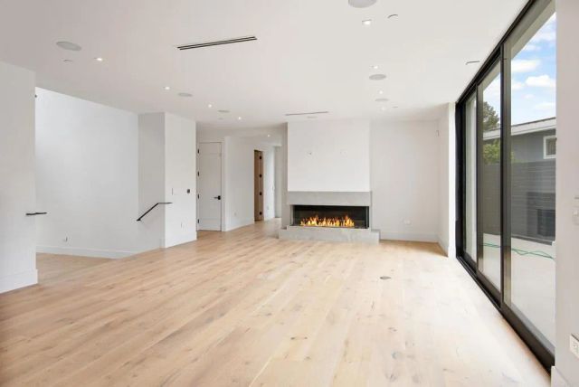 1030 Centinela, Santa Monica, CA 90403