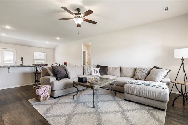 2313 Pinewood Avenue, Lowell, AR 72745