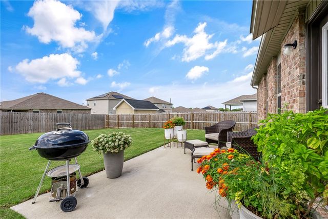 2313 Pinewood Avenue, Lowell, AR 72745