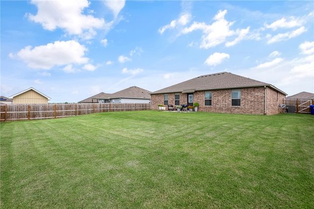 2313 Pinewood Avenue, Lowell, AR 72745
