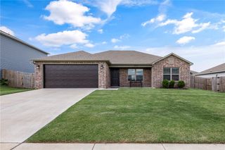 2313 Pinewood Avenue, Lowell, AR 72745