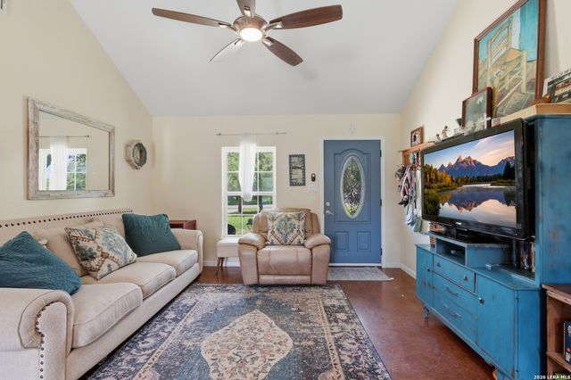 554 W Austin, Luling, TX 78648