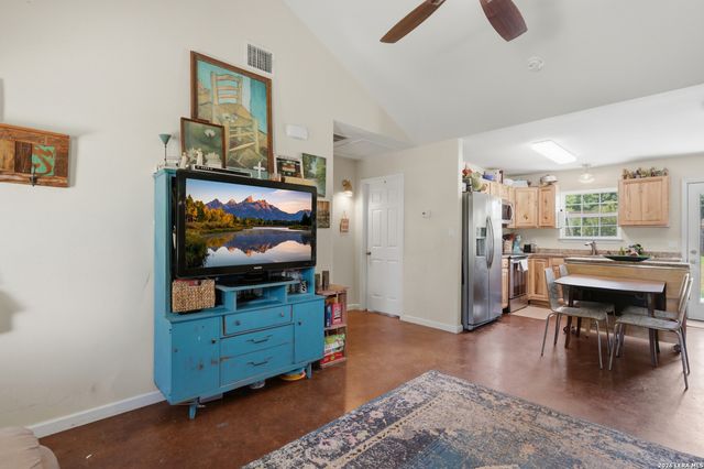 554 W Austin, Luling, TX 78648