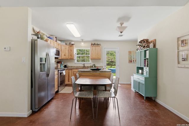 554 W Austin, Luling, TX 78648