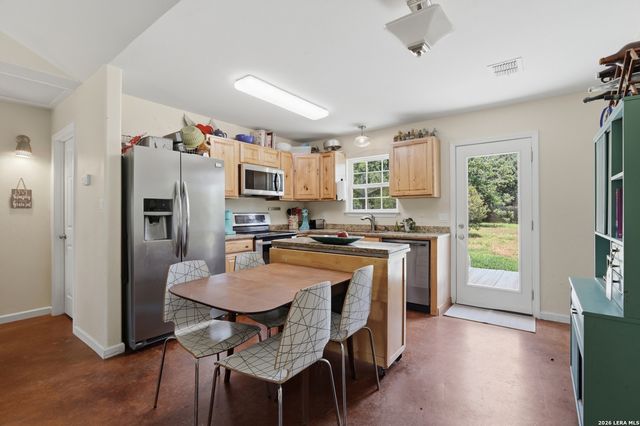 554 W Austin, Luling, TX 78648