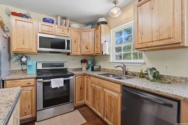 554 W Austin, Luling, TX 78648
