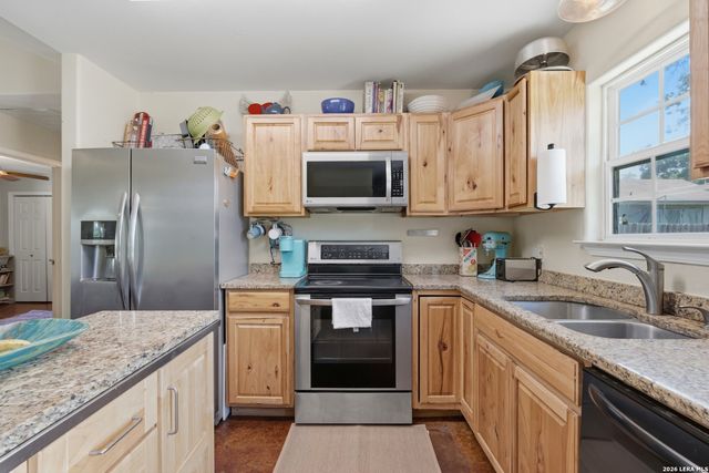 554 W Austin, Luling, TX 78648