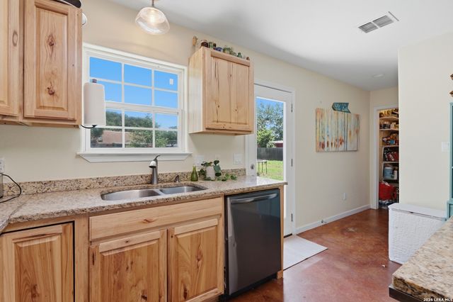 554 W Austin, Luling, TX 78648