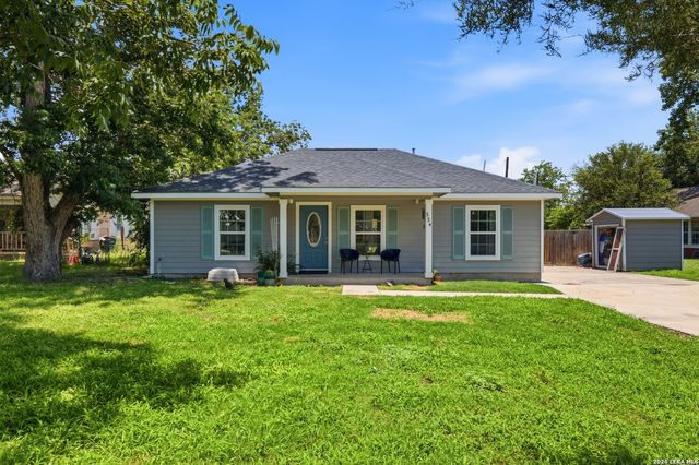 554 W Austin, Luling, TX 78648