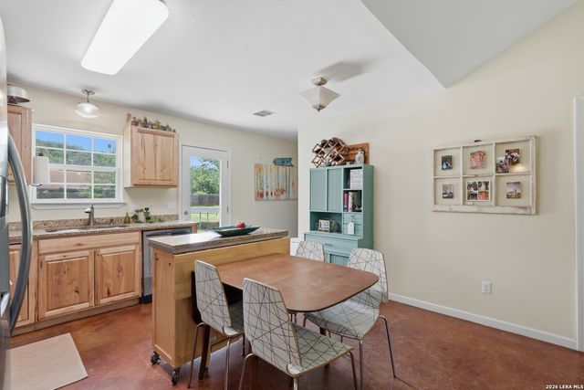 554 W Austin, Luling, TX 78648