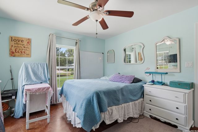554 W Austin, Luling, TX 78648