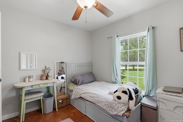 554 W Austin, Luling, TX 78648
