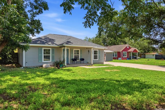 554 W Austin, Luling, TX 78648