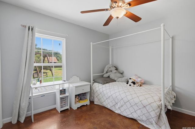 554 W Austin, Luling, TX 78648