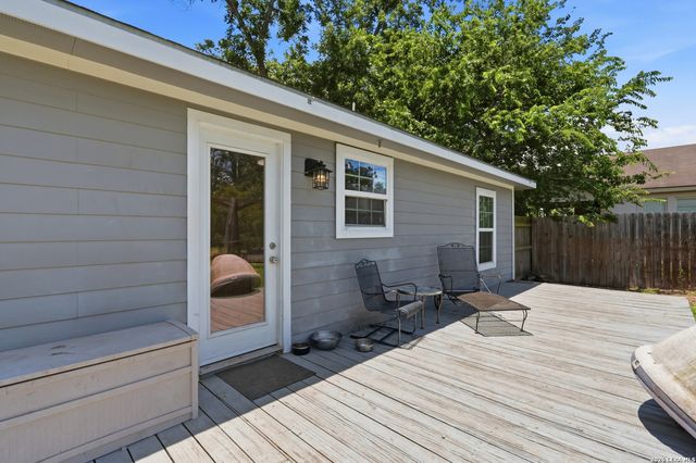 554 W Austin, Luling, TX 78648