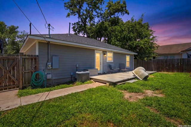 554 W Austin, Luling, TX 78648