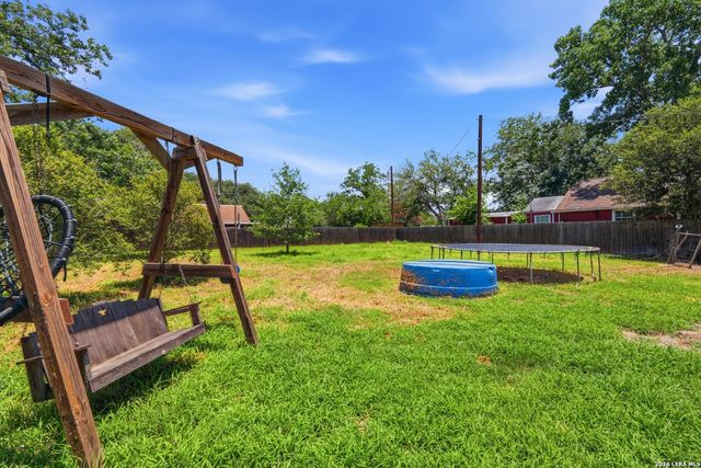 554 W Austin, Luling, TX 78648