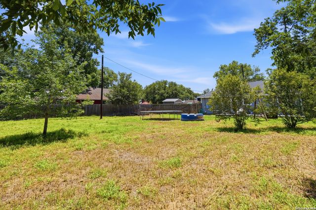 554 W Austin, Luling, TX 78648