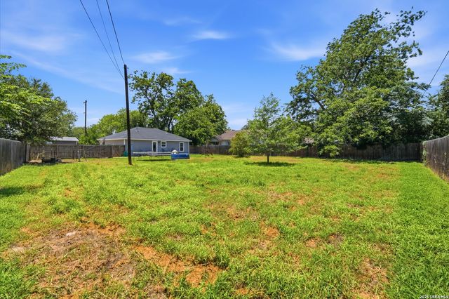 554 W Austin, Luling, TX 78648