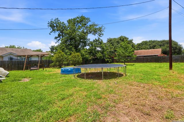 554 W Austin, Luling, TX 78648