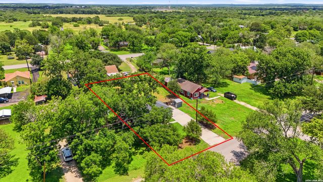 554 W Austin, Luling, TX 78648