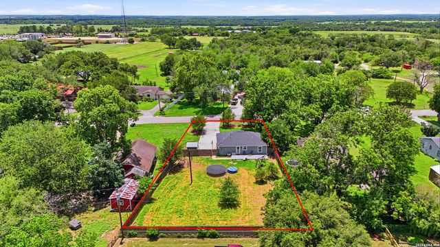554 W Austin, Luling, TX 78648
