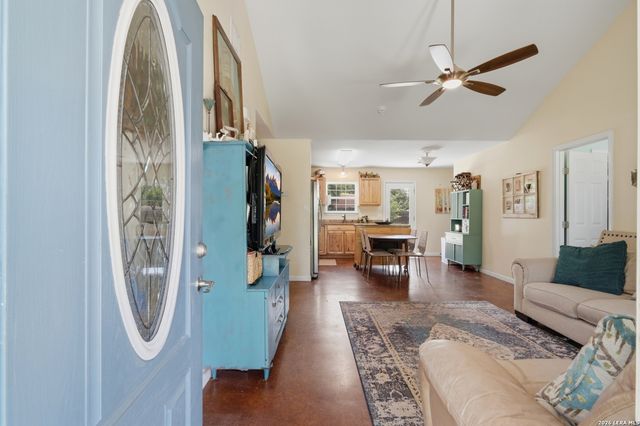 554 W Austin, Luling, TX 78648