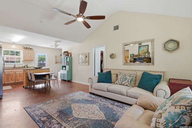 554 W Austin, Luling, TX 78648