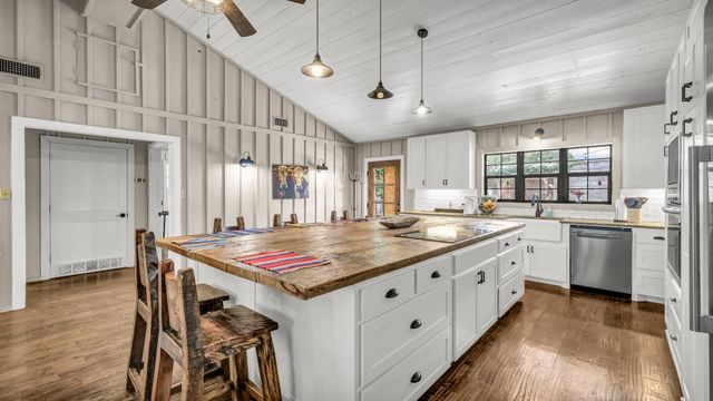 1060 Young Bend Road, Brock, TX 76087