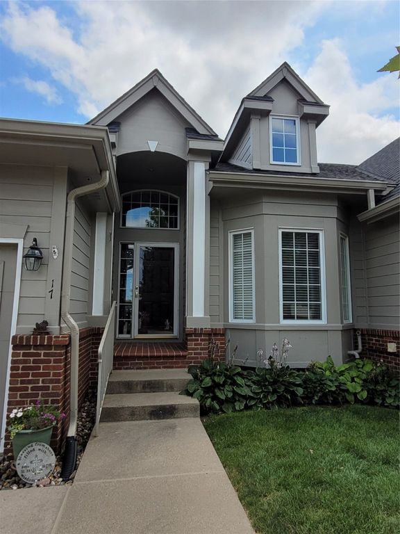 6980 Cody Drive 17, West Des Moines, IA 50266