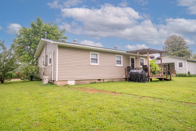 502 N Main St, Loretto, TN 38469