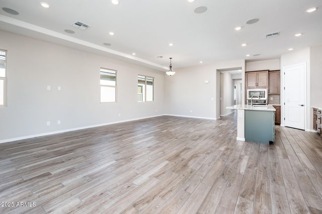 6068 N 207TH Drive, Buckeye, AZ 85396