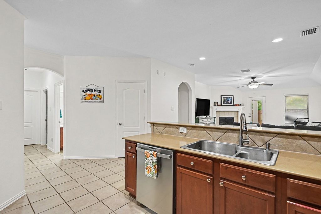 8108 Ruse Springs Lane, Fort Worth, TX 76131 — photo 5