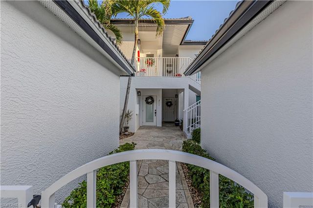 2120 CAY LAGOON DR 222, Naples, FL 34109