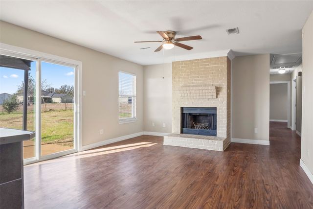 396 Bobcat Road, Sanger, TX 76266