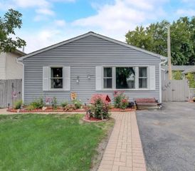 410 W Riverside Drive, Lakemoor, IL 60051