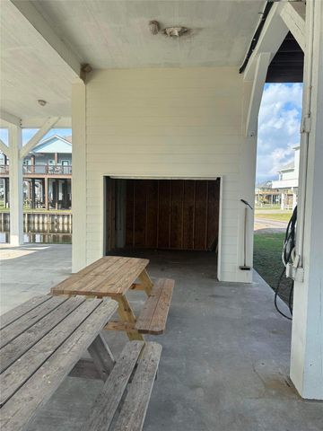 2599 Breaker Drive, Bolivar Peninsula, TX 77650